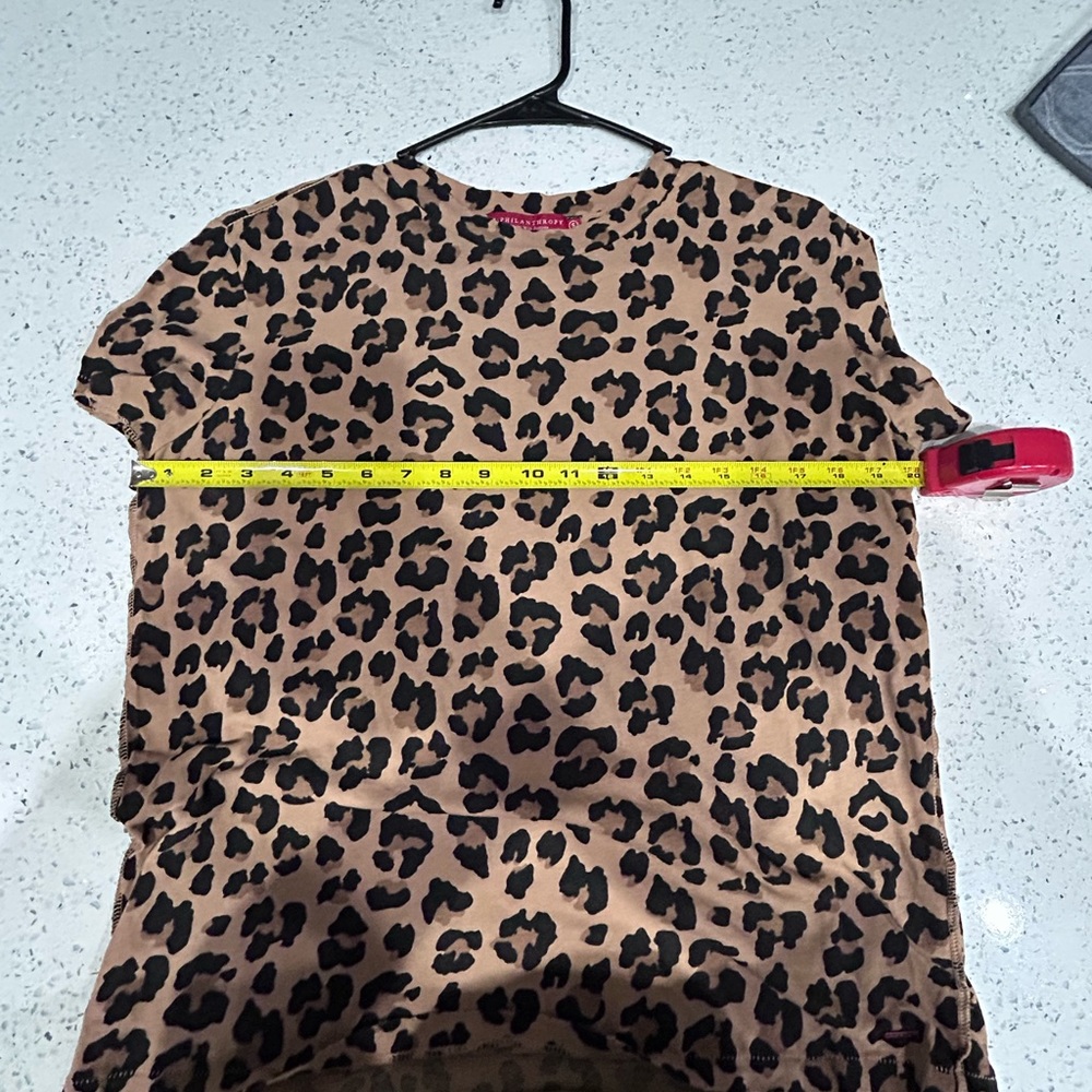 💰PRICE ⬇️ N PHILANTHROPY • Leopard Short Sleeve Blouse • sz S • - Picture 6 of 7
